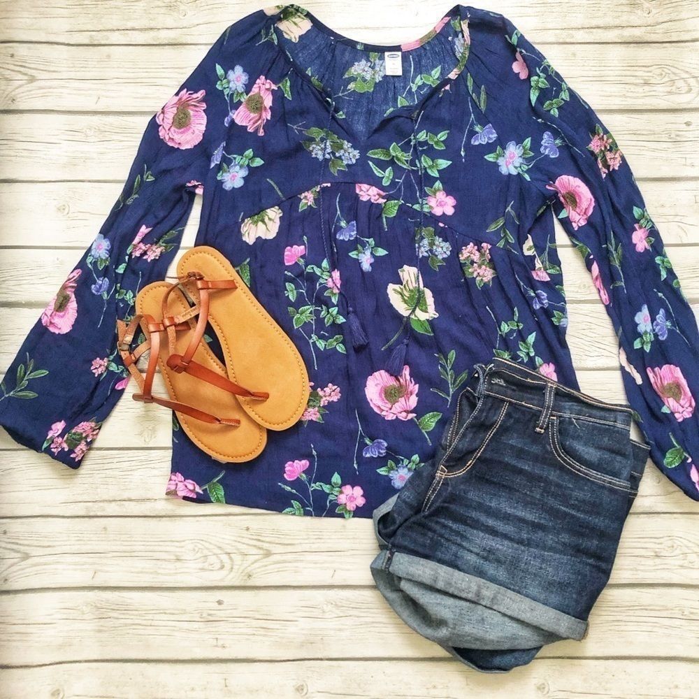 Old Navy Blue floral long sleeve top-M